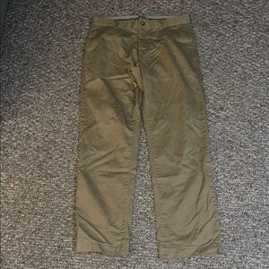 Gap khakis “Classic” Men's Tan chino “Straight fit” Pants size 32 x 32